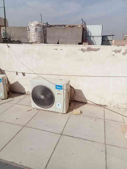 مشتمل مساحة ٨٥م ٤م وربع نزال ٢٠م طابقين ثلاثة نوم استقبال حولي مطبخ خدمات مدخلين الشعب حي التجار الاولى مقابل متوسط الجندي الباسل بناء حديث شارع نافذ السعر ٢٩٥مليون فارغ حاليا 
مكتب الشعب للعقار الشارع المقابل لمطعم حجي عادل ومصور الكنز هاتف ***********
