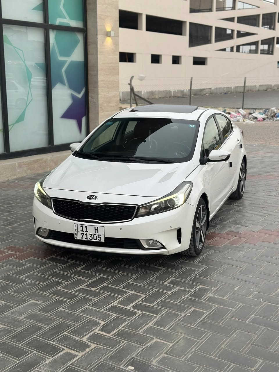 السلام عليكم 
سيراتو موديل 2017   Vip طلب خاص 
رقم بغداد الدولي 
المواصفات 🖍️
مكينه 2000 دوش مكفوله من كلشي 
بصمه   وبصمة أبواب.
فتحة سقف 
كشن جلد  وكهرباء وذاكرة خزن ميموري وتدفئة تبريد بلكشنات 
نضمام نقطه عمياء
رادار وحساس امامي خلفي 
لد أمامي خلفي ونهاري 
لد ترحيبي يدة الأبواب والمري الجانبيه 
تبريد قطعتين 
شاشه لمس وكامره خلفيه 
عداد مسافه 115 الف كيلو متر 
السياره مكفول من الصبغ والفتح والتبديل يوجد بيها بارد قليل 
مكانها السماوه مركز مدينه 
للأستفسار الاتصال  ***********
