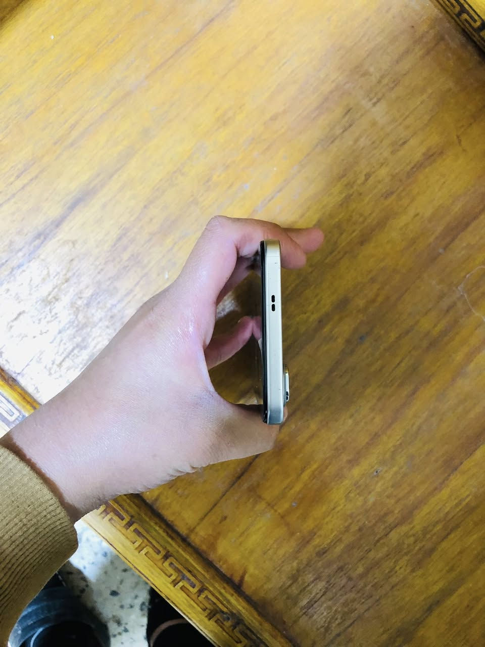 سلام عليكم جهاز للبيع قبل عشر ايام اخذته ملحقاته موجوده شاحنه و سماعه و كفر شفاف جهاز كلشي مابيه ماداخل تصليح سعر الجهاز 200وبيه مجال مكاني كوت على طريق الحي قرية الزركان مامتواجد على الفيس 
هاذا رقمي ***********
