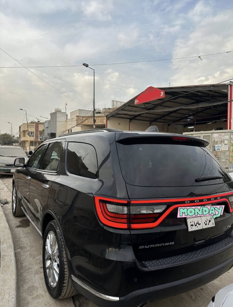 السلام عليكم 

للبيع دورانكو  موديل ٢٠١٦  وارد امريكي وضربتها موجودة بالصور  
•اللون اسود 
•ماشية ٨١ الف ميل 
•بصمة تشغيل  
• كامرة خلفيه دوارة 
• محرك 6 سلندر 3600 
• كير 8 نمرات
• نظام التوقف الذاتي (مانع تصادم)
• نظام SPORT و ECO و NORMAL 
• حساسات خلفية
حساسات امامية 
• مثبت سرعة
•إطفاء وتشغيل المحرك عند التوقف
• مانع انزلاق 
•نيكلات في يدات الأبواب والشباك الأمامي والمرآت الجانبية 
•شفتات في الستيرن 
•گير ماوس 
•بصمة أبواب 
• شاشه دجتال ( شاشه اعطال و قراءات رقميه) 
• فور ويل 4x4 Auto
* دفع رباعي 4x4 . 
* فرش المقاعد من الجلد . 
*المقاعد الأمامية كهربائية .
•كشنات كهربائيةتدفئة+ستيرن تدفئة.
•بصمة تشغيل .                                     
•داخل جلد بيجي.                                                     •أربع قطع تبريد  .
•كشنات ملكية منفصلة 
•شاشة كبيرة تدعم نظام كاربلاي.
•تم عمل أدامة قبل ايام لحدادية الصدر  

رقمها سليمانية واحولها مباشرتاً بأسم المشتري 

سعرها 21,000$ وبيها مجال 
  

العنوان / بغداد - الوزيرية 
للأتصال على الرقم ***********
