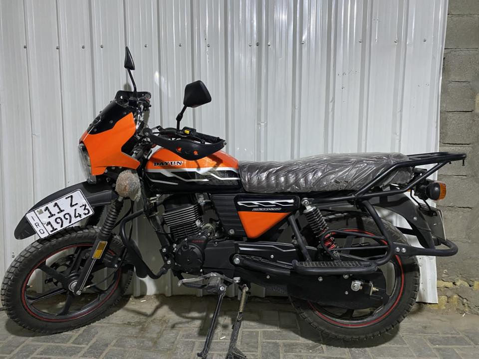 سلام عليكم شباب دراجة للبيع مال شخص محتاج الدراجة جديدة ماخذيهه من موتور مول بس الولد صار عنده حالة مرضية واحتاج فلوس ويريد يبيعه 
شوف عينكم بعده بالجيس يعني لتسأل عل نضافة 
ماشية 600 كيلو متر يعني بعده حتى ممسحوكة
المواصفات دايوان جبلي موديل 23 طالعه بال 25 شهر ال9 
رقم بغداد بأسم الولد علمود التحويل 
السعر 3 مليون قفل 
رقم الهاتف ***********

ملاحظة الي يعرف بالاسعار وشراي يتصل والي ميعرف ليصير جاهل لان الولد عنده حالة مرضية
