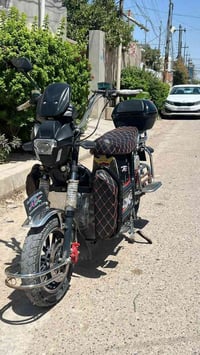 دراجه للبيع نضيفه مثل ماوضح بلصور بطاريات ع الفحص بس اليده اليسره مكسو...