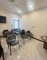 عندي هاي الكراسي حديد ودوشمه جلد درجة اولى اخذتهم الواحد على ٥٠ الف صا...