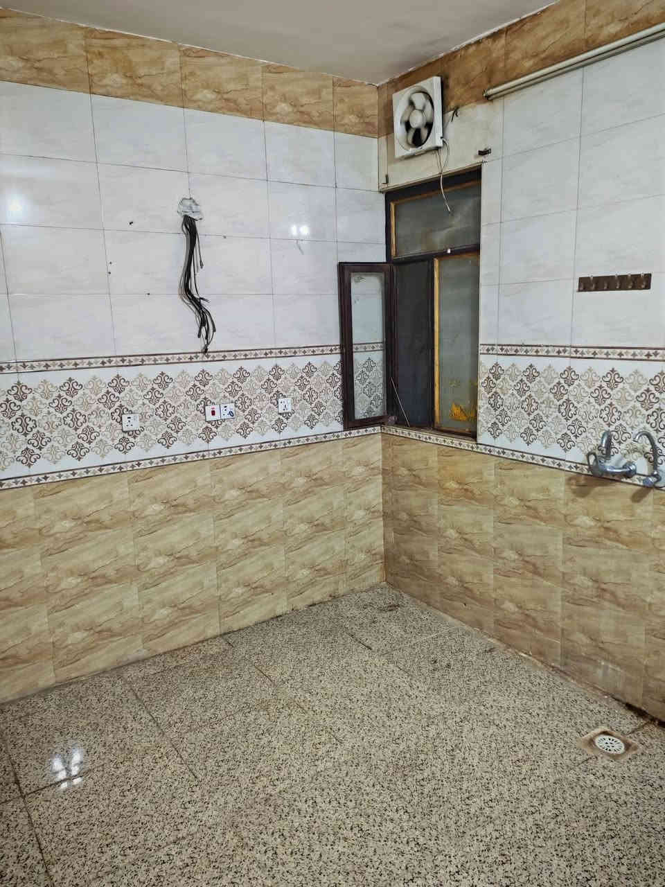 #للأيجار في السيدية
50 مترنضيف جداً 

يحتوي على 
• ثلاث غرف نوم 
• مدخل واحد
• صحيات عدد 3
• موقع العقار بشارع الضيافه
 • سعره : ٨٠٠ وبي مجال 
للأستفسار : ***********
