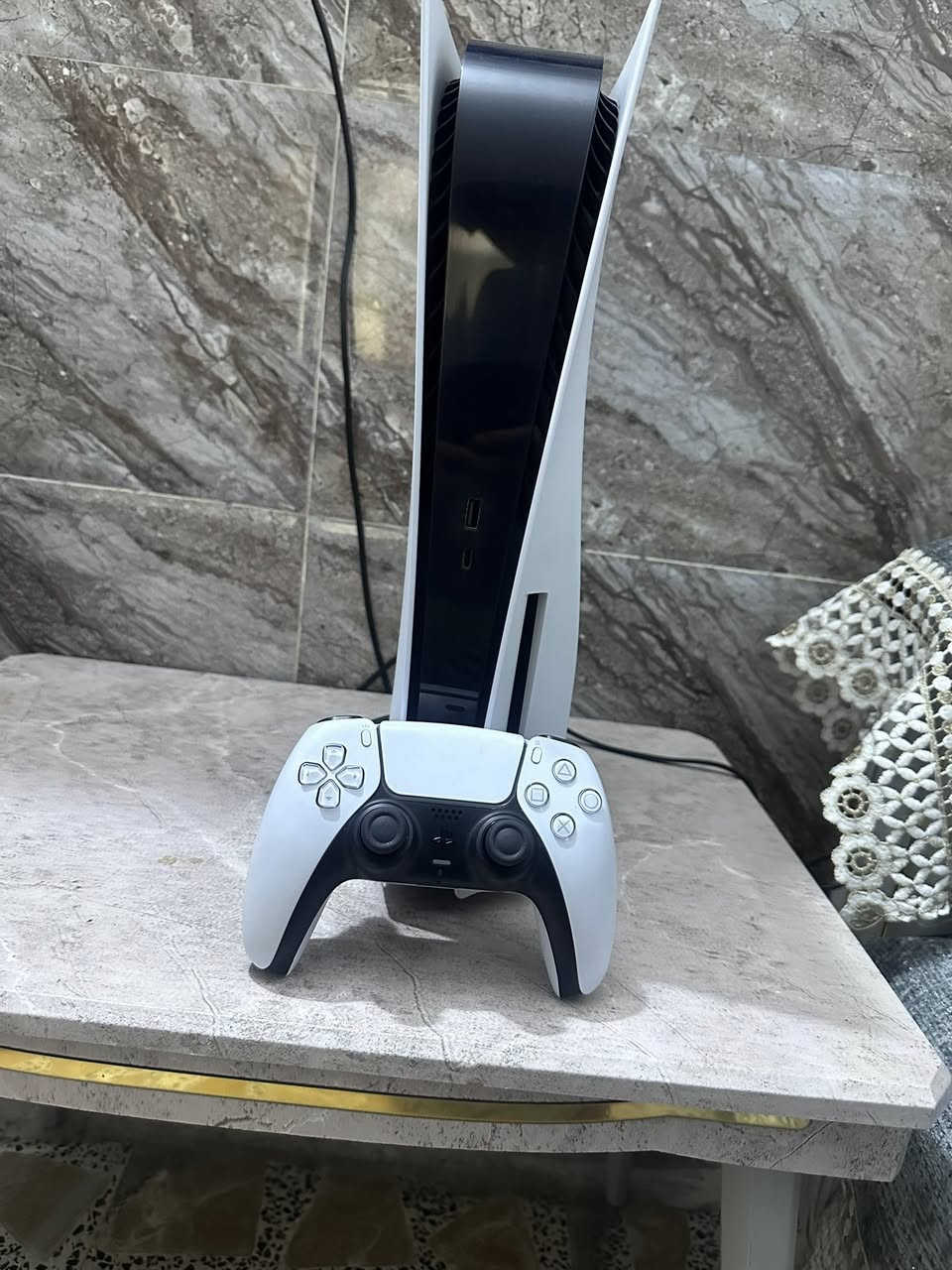 سلام عليكم ابلي فايف فات مستخدم قليل كامل ملحقاته من عده الكارتونه ضايعه مع ubs1500 جديد صله يومين من جايبه وياه جوستك وكيبلاته 
السعر خاص 
العنوان كربلاء حي الحر 
الرقم :***********
