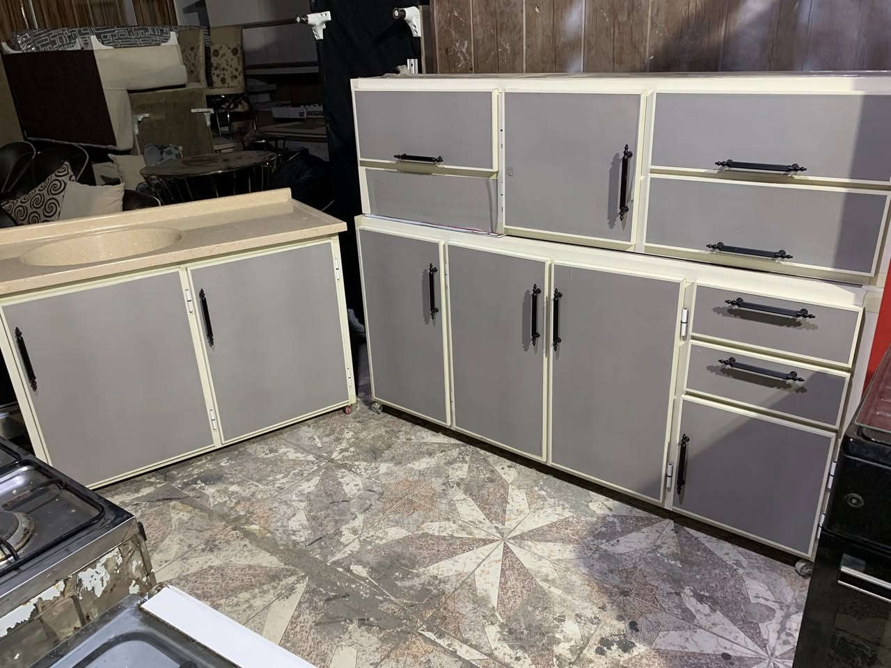 غراض للبيع
العنوان / كاني كردا  الشارع السايدين مقابل المدرسه التركيه 
رقم موبايل ***********
***********
