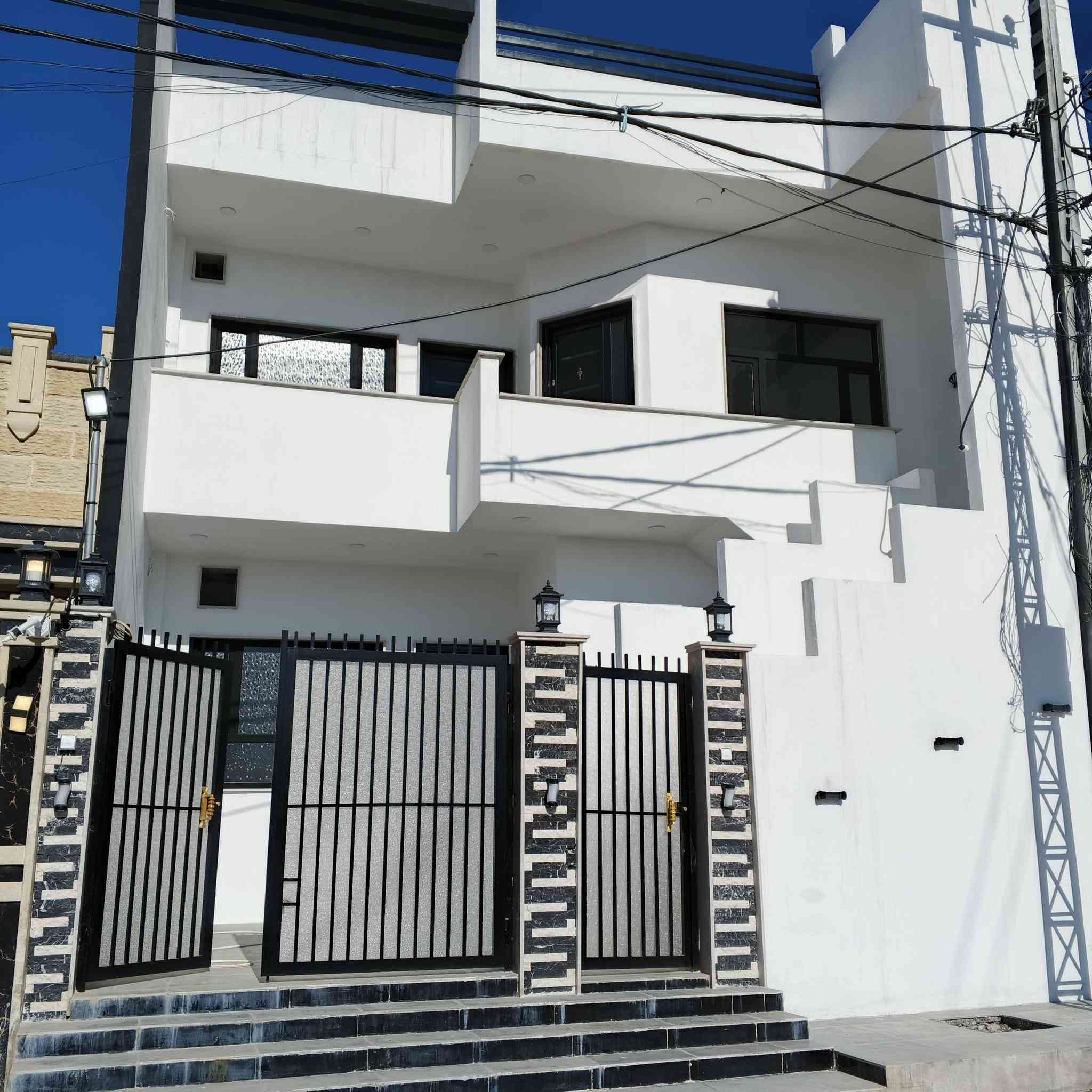 بيت حي التربيه ملحق الاولى 150متر طابقين الطابق الارضي مفصول عن الطابق الثاني البيت بناء حديث 2025 البيت نضام كاميرات والطابق الثاني نضام دكتات  البيت مطلوب 16مليون لجمعيه البيت سعر 146مليون   رقم الموبايل ***********    / ***********
