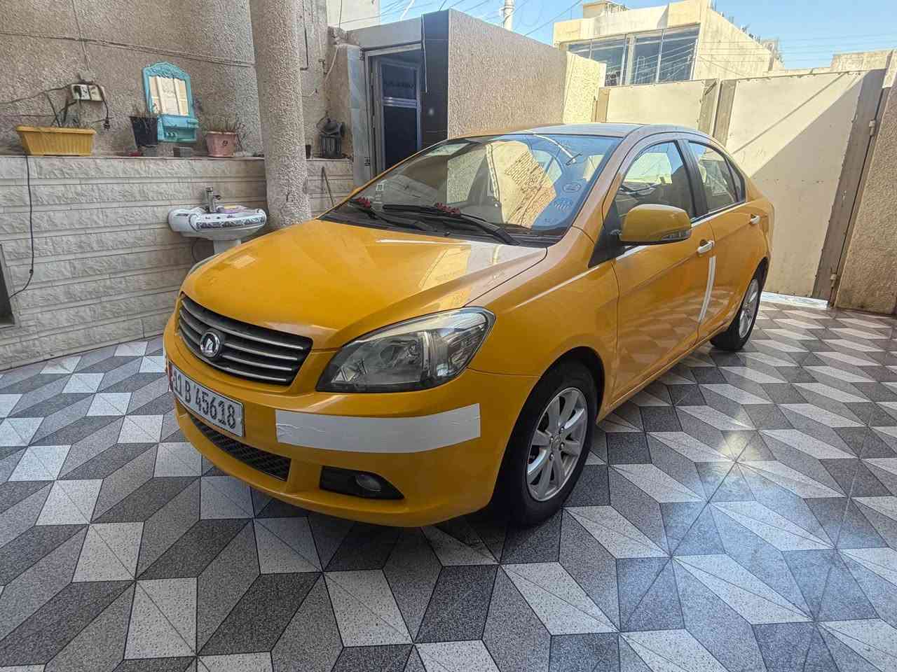 كريت وول فولكس 2012 
شركة بلادي اصفر بدون ضرر ولا صبغ ولا تبريد 
حتة الدعامية بدون صبغ ولاجراد فقط بارد باب الصدر 
جاهزة من كلشي رقم بغداد بسمي شرط التحويل 
العنوآن ديالى بعقوبة ***********
السعر 58 بيهة مجال بصيط جدأ بعقوبة, ديالى
