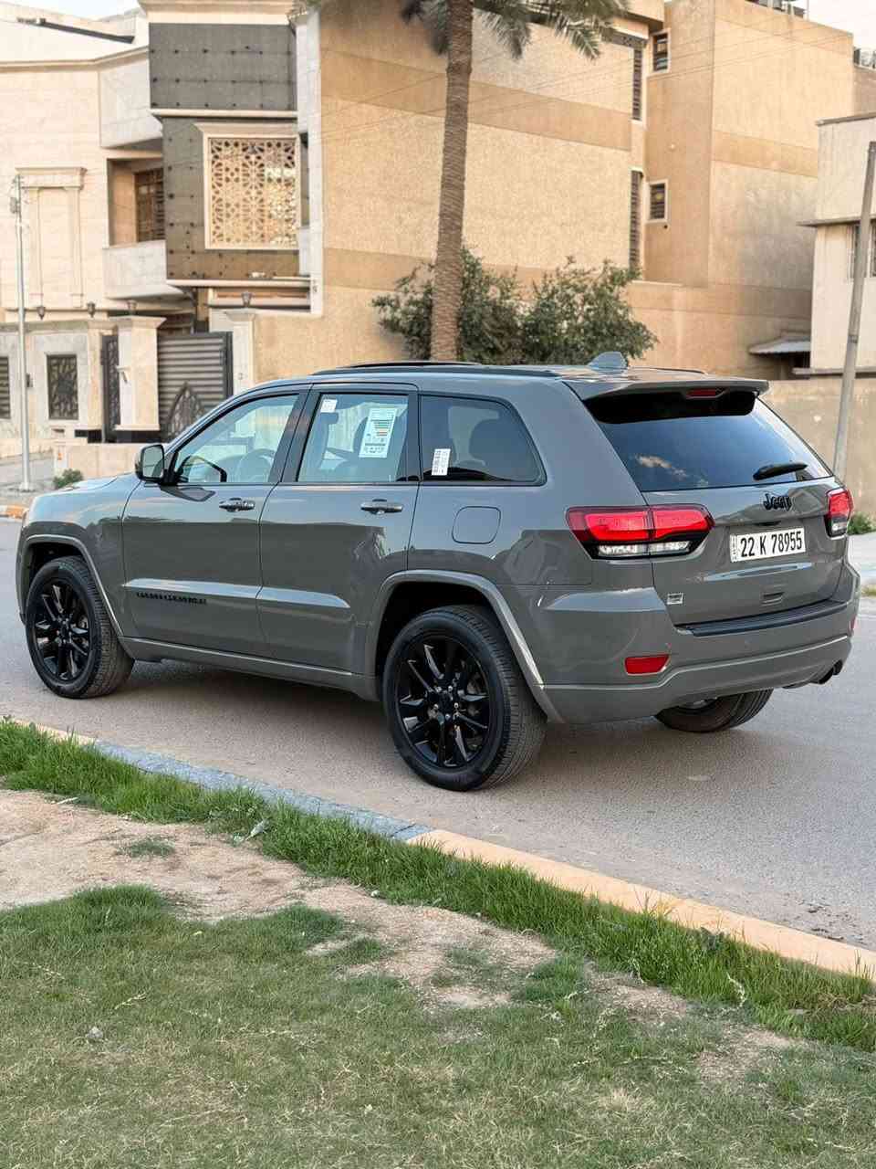 جيب بلاك توب كندية Jeep Grand Cherokee
اللون / إسمنتي 
موديل /  2021
الرقم شمالي اربيل 
العداد / 80 Mi قابل للزيادة 
المواصفات :———
رادار امامي بدعاميه 
فتحة / سقف سلايد
رادار جانبي / يمين & يسار 
كشنات تدفئة & كهربائي 
كشنات جلد & شاموه
ستيرن تحكمات فول & تدفئة ستيرن
نظام البانزين / Eco & Sport
بصمة تشغيل عن بعد
شاشة كبيرة متحركة 
مداخل / AUX & USP
المحرك / 3600 
الصندق كهربائي 
حساس خلفي 
السعر 255قابل للتفاوض 
حادثه جاملغ وبنيد بدون دواخل حادث بسيط 
مكان السياره بغداد جميلة ***********
