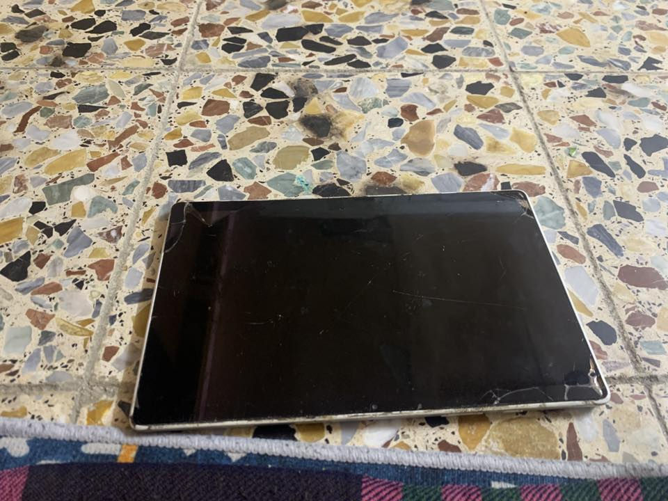 السلام عليكم ايباد سامسونك شاحنه تايبسي للبيع يشغل ببجي ٩٠ فريم الشاشه مفطره بس شغال بدون اي مشكلة للبيع مكاني الحرية *********** واتساب والسعر  ١٠٠ الف
