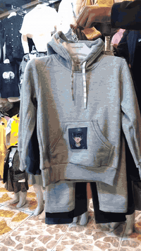 تراك ولادي خامة وشكل ودزاين أيجننن الأصلي 😌😍
القياس 12.6سنه 💞
هيت الجمعيه شارع حامي حميد مجاور مطعم الشيف السوري اهلا وسهلا بالجميع زورونا وكل لهلأ بيكم
***********
***********
