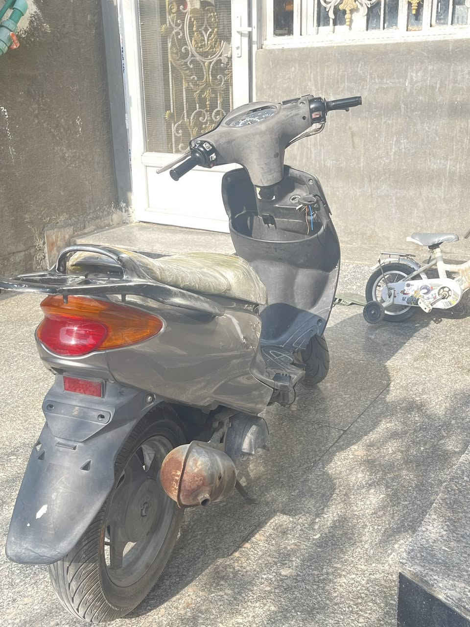 سلام عليكم
متاح دراجه اكزز للبيع مفتوحه مكينه مره وحده وحالين تبخر (كايمه)تايرات جدد بلك جديد يرادله ترتيب بسيط سعر 150 وبيه مجال بسيط للشراي مكاني بصره ياسين خريبط رقم تواصل ***********
