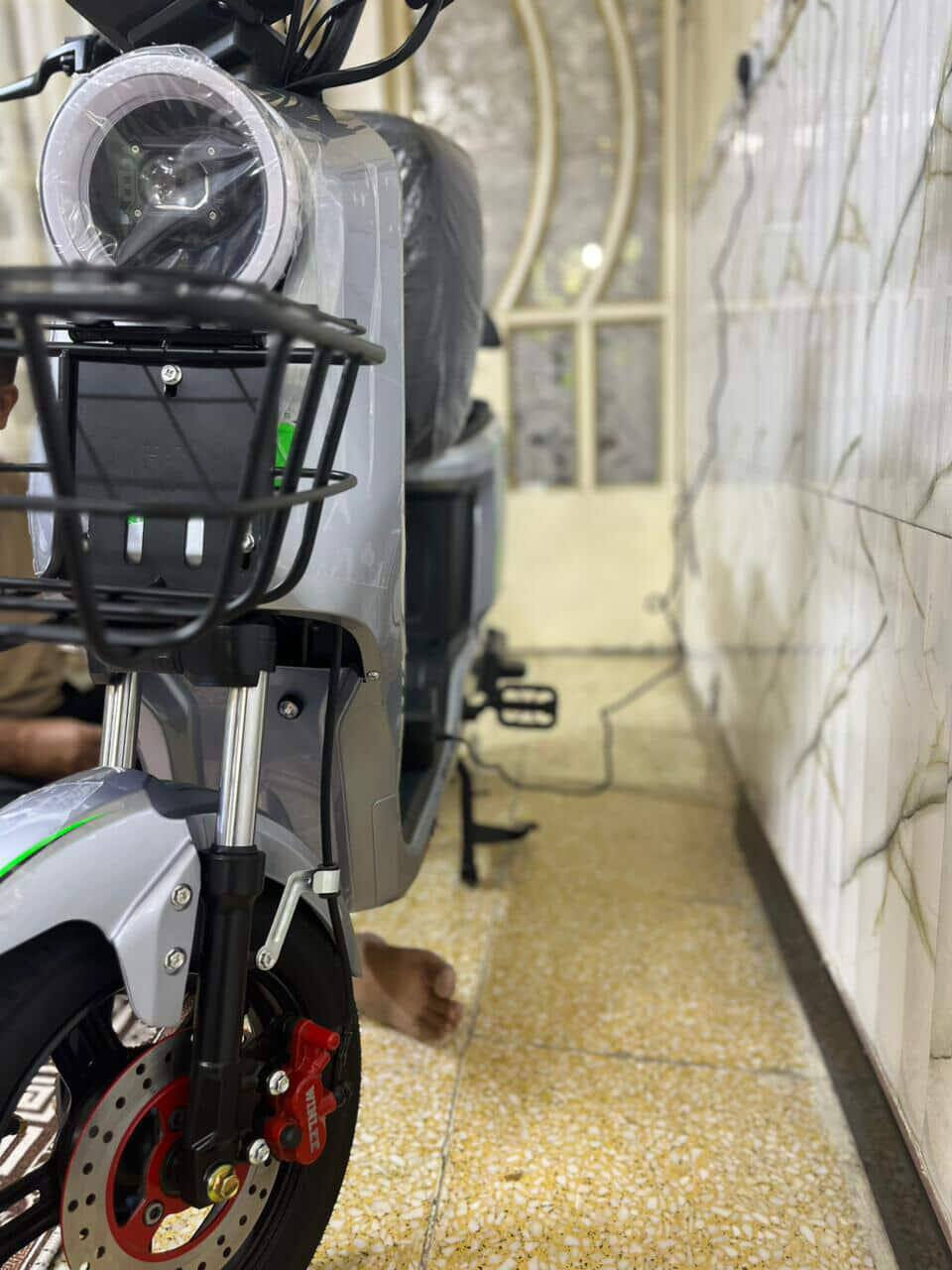 سلام عليكم دراجة 9R دراجة نضافته
100℅ دراجة برغي ما مفتوح بيه كفالة عامه كلشي شغال 
مسخدمه شهر1 السعر 450 وبيه مجال قليل العنوان مدينة الصدر الهاتف ***********
