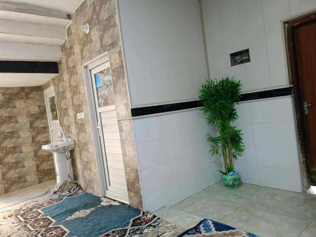 دار للبيع طابو ملك صرف الموقع حي المهندسين المساحه ٣٠٠ متر طابقين ٣غرف نوم صاله هول مطبخ حار بارد مجمع صحيات عدد ٢ بناء قديم نظيف جدا قرب مجمع الامين الطبي الدار يقع على ساحه للاستفسار مكتب النبل للعقار والبناء والهندسه *********** واتساب *********** واتساب
