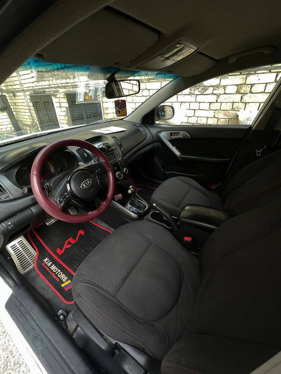 السلام عليكم
كيا سيراتو للبيع موديل 2013 أربيل السيارة وارد خليجي

بيهه حادث بسيط بحافة البنيد فقط وموجود صورته مكينة وكير  ما مفتوحات 
عارضه بي 112 ورقة وبيهه مجال بسيط.

والشاي يتصل ***********
