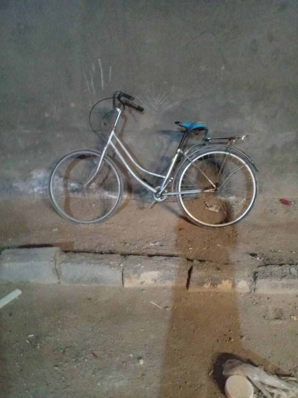 السلام عليكم بايسكل للبيع
العنوان /حي القدس / السعر ٤٠ وبي مجال
الرقم/ ***********
