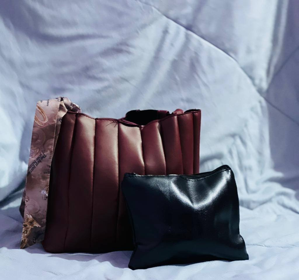 جنط حجم كبير بسعر مناسب كل جنطه يرافقها جزدان صغير وسكارف 
#متوفر توصيل كل محافظات العراق 3 الاف دينار طيل شهر رمضان المبارك


**إذا كنت صاحب هذا الإعلان وتريد حذفه لأي سبب، رجاءا أرسل رسالة إلى الدعم الفني**