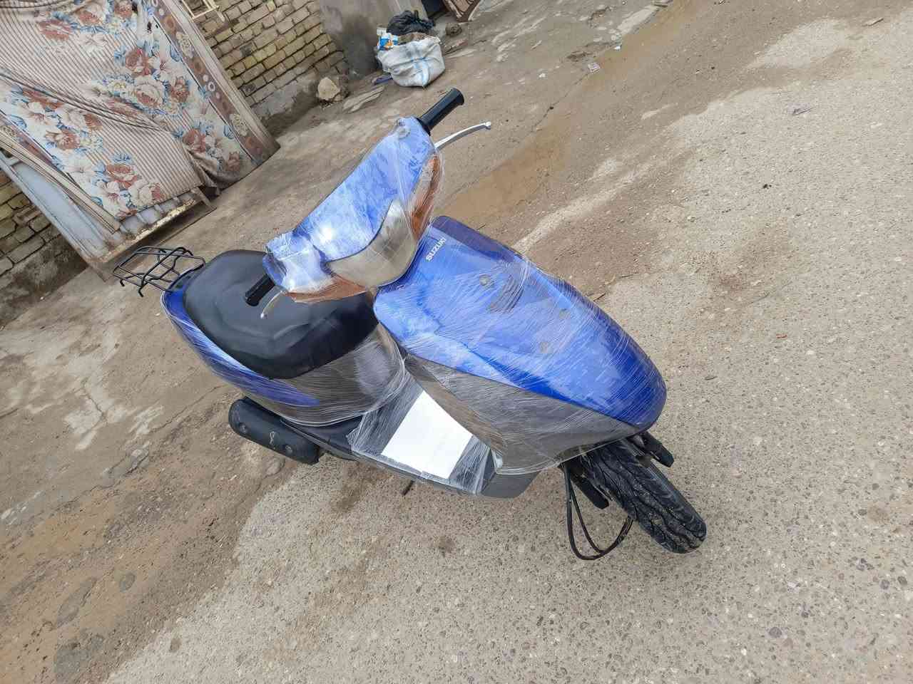 سلام عليكم دراجه سازوكي نضيفه للبيع وكله شغاله بس عوزه باتري والصندوق مايقفل والدراجه حلوه وع البلاد والشوته فالته عنواني ميسان حي الزهراء والسعر 250وبيه مجال شي قليل وهذا رقمي***********
