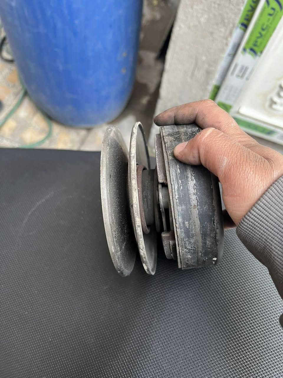 السلام عليكم غراض سكنس تجوه اصليه
سلف 2 اصليات بلادي 
زوج كلجات امامي تايون 
كلج اصلي خلفي اصلي 
*********** واتساب
