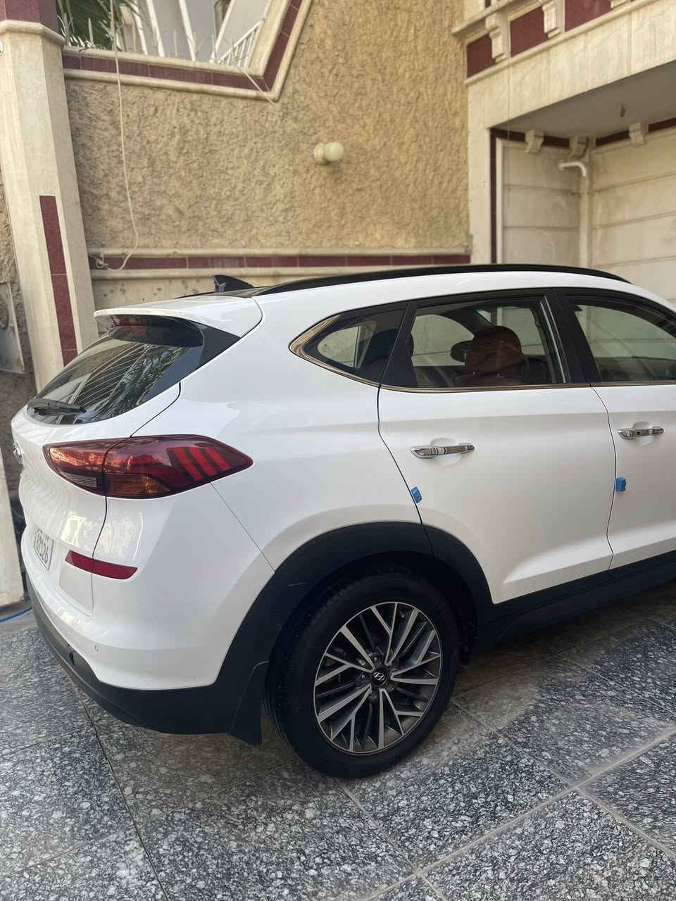 سلام عليكم

توسان  2020 خليجيه فول مواصفات 

فول 1/1 

٣ وضعيات قياده 

بصمه 

بانوراما 

شاشه كبيره

تحكم ستيرن جهتين

كشنات كهربائية جهتين

مري شفط

تدفئه تبريد قطعتين 

مكينه 2000 مفتوحه ؟

السياره ماشيه 84

السعر. 193

رقم جديد بأسمي 

سنوية جديدة 

مكفوله من الصبغ واحلى من الصور

مكان السياره بغدادالمنصور    ***********
