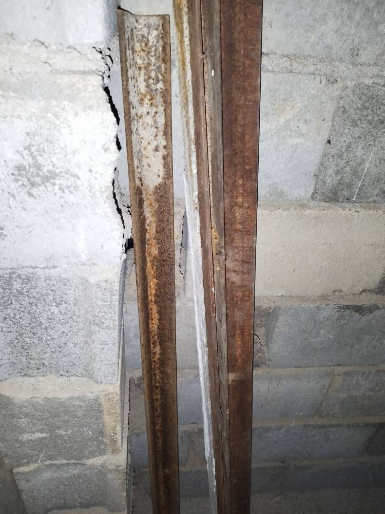 ده رگاى پلاستيك حمام و ئاو ده ست 
ئه نگلاينى سه ر ده رگا بؤ فرؤشتن 
***********
له رانيه أربيل, العراق
