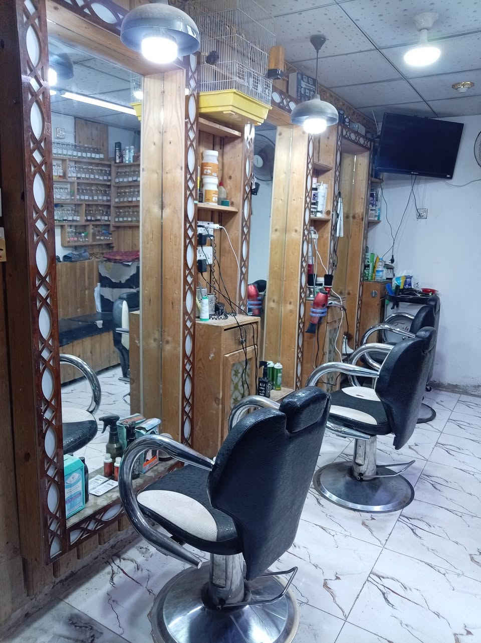 محل حلاقه للبيع نجف حي ميسان سعره مناسب وموقع حلو محل شغال سبب البيع دوام ايجاره رخيص للاستفسار الاتصال على الرقم ***********
