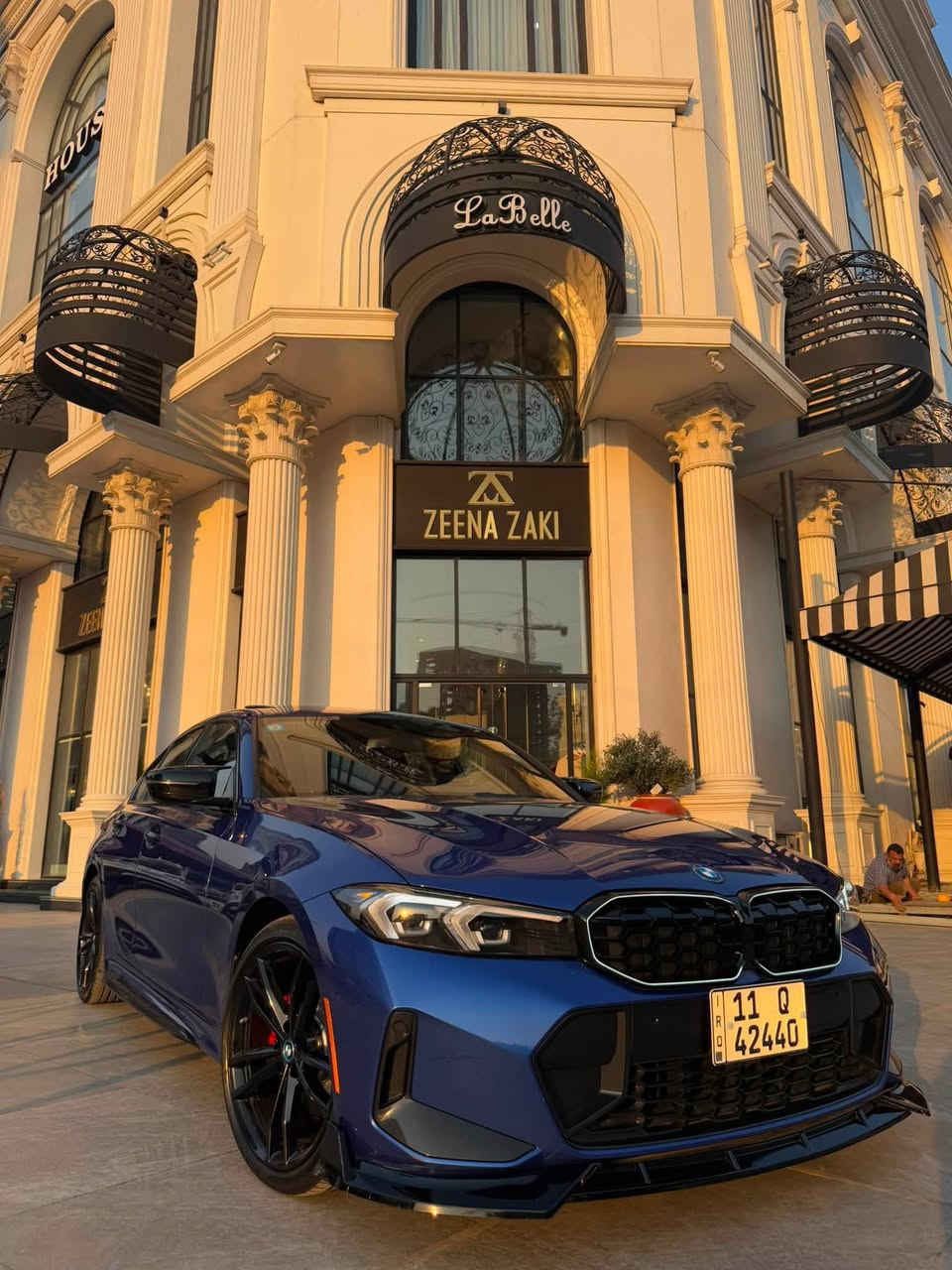 السلام عليكم .
للبيع : Bmw 330e 2023 Mpackage 
عداد المسافه : 37,000 
الضرر : السياره فقط جاملغ خلفي ايسر بارد ، ايرباكات لغود شواصي دواخل كله كفاله ✅ 
السياره فئة الام باكج بلاد بدون اي تبديل ، الداخل احمر ( داتا شو ، توقف ذاتي ، نقط عمياء ، سماعات هارمن كاردن ، كامرات محيطيه ، حساسات امامي خلفي ، وبعد بيهه هواي مواصفات ) 
صفر مسج بدون اي مصرف السياره كامله ✅ 
العنوان / المنصور - الداوودي 
الرقم / *********** 
السعر / 32,800$ قابل للتفاوض

