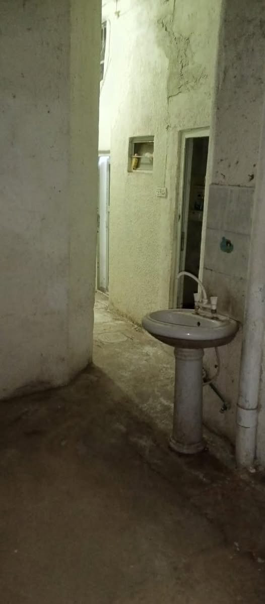 لسلام عليكم بيت للرهينه شارع المدينه خلف جامع  الجوهرجي ١٢٠ متر  للاستفسار ***********
