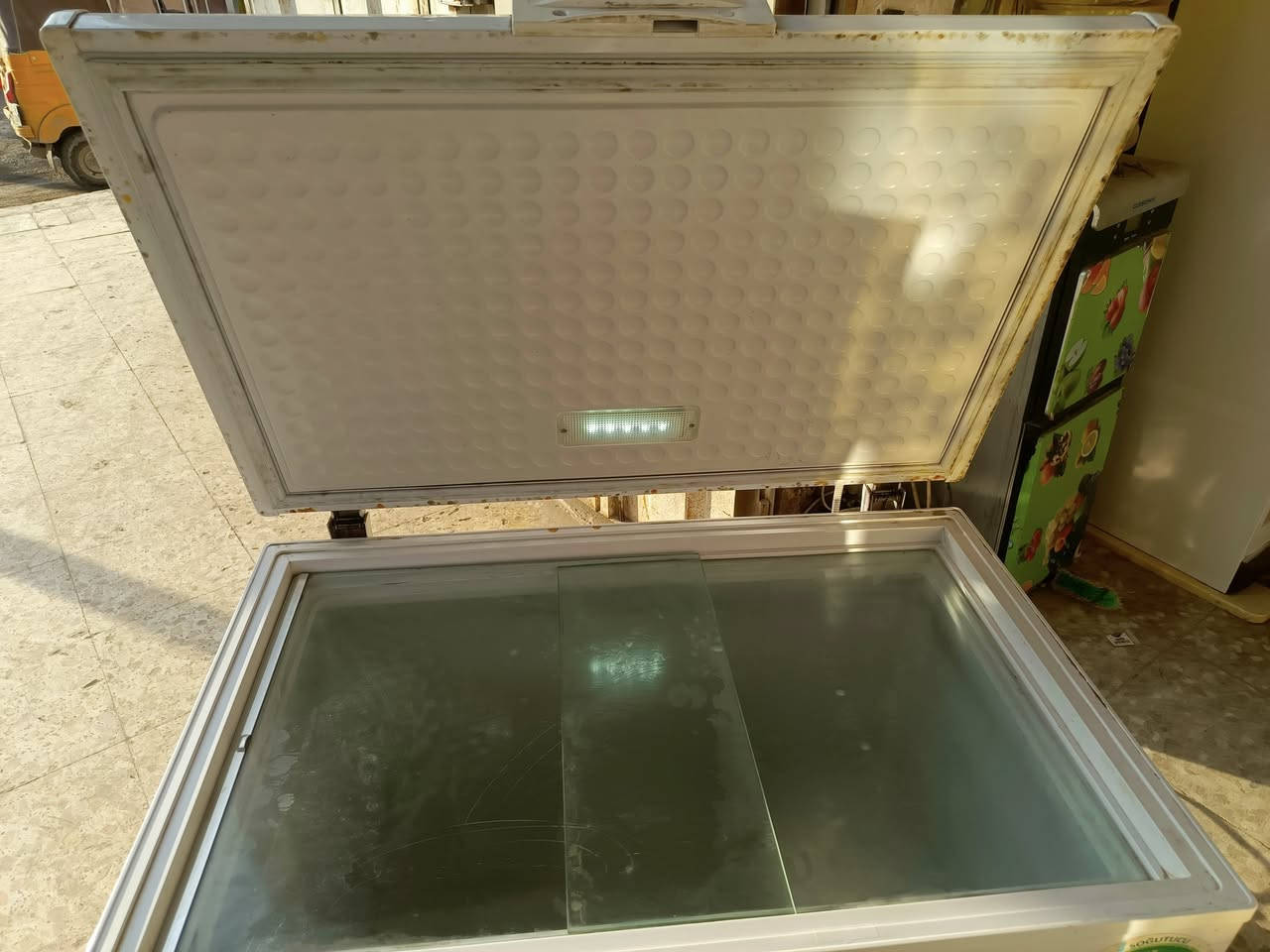 مجمدة ١٢ قدم للبيع نظيفة جدا 
للاستفسار ***********
الزعفرانية دور الشرطة مجاور مول احمد السعيدي
