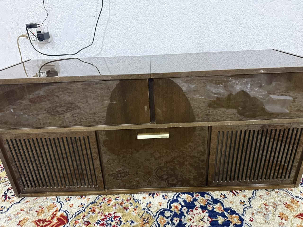 للبيع قطعة أنتيك ملكية، راديو مع غرامافون (مشغل أسطوانات) من ماركة تليفونكن (Telefunken) الألمانية العريقة. صناعة ألمانيا الغربية، موديل Wien 2464 Stereo


**إذا كنت صاحب هذا الإعلان وتريد حذفه لأي سبب، رجاءا أرسل رسالة إلى الدعم الفني**