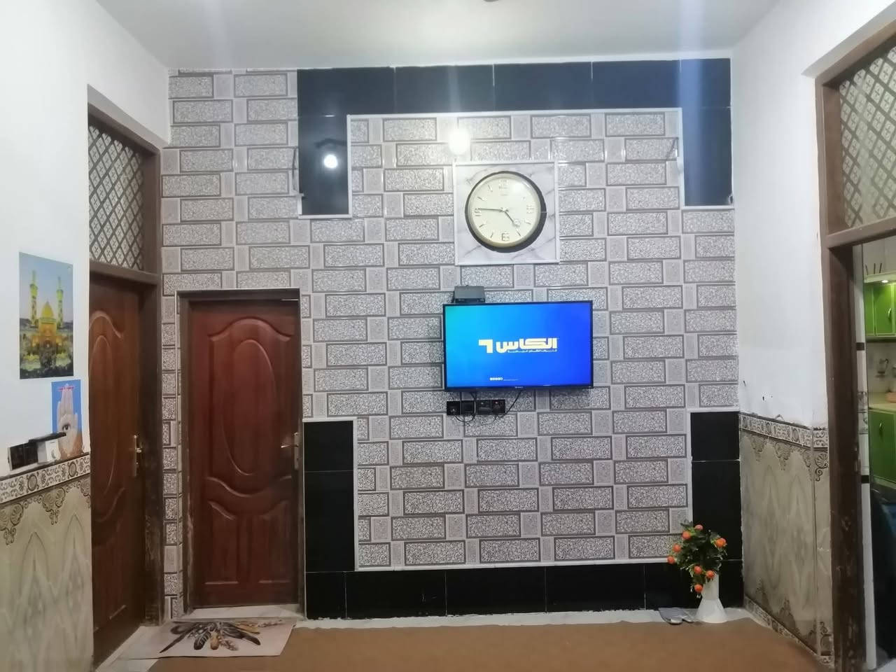 دار للبيع ٢ طابق بناء حديث درجه اولى طابوق كونكريت مساحه ١٦٠ متر بي وصل تطويب بالبلديه 
العنوان التقيه الثالثه قبل فرع مازن للبنجر ب ٢ فرع يبعد عن الشارع العام نجف ديوانيه ١٠٠ متر 
التفاصيل 
٣ غرف نوم كبيره 
مطبخ كبير 
براني ٧،٥ متر 
صاله عدد ٢ 
صحيات عدد ٣ 
الرقم ***********
