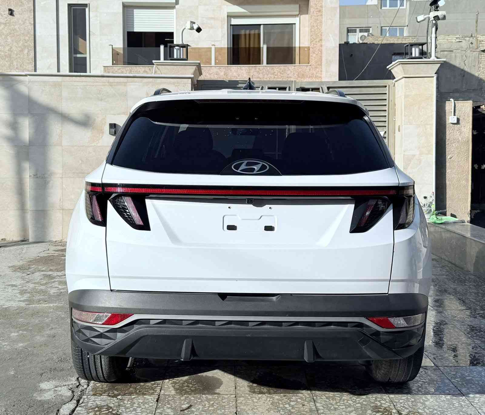 السلام عليكم
توكسان 2023 هايبرد وراد امريكي 
السيارة نص فول 
مرقم بغداد  كامل 
العنوان بغداد 
مواصفات السيارة
شاشة 
رارد امامي
نقاط عمياء 
تحديد مسار 
قيادة ذاتية
٤ انضمة قيادة 
كير دكم 
تدفئة بالكشنات 
موصفات الهايبرد معروف 
ممشى السيارة 22 الف 
السعر  : ١٧٨ وبيها مجال 
للاستفسار: ***********
