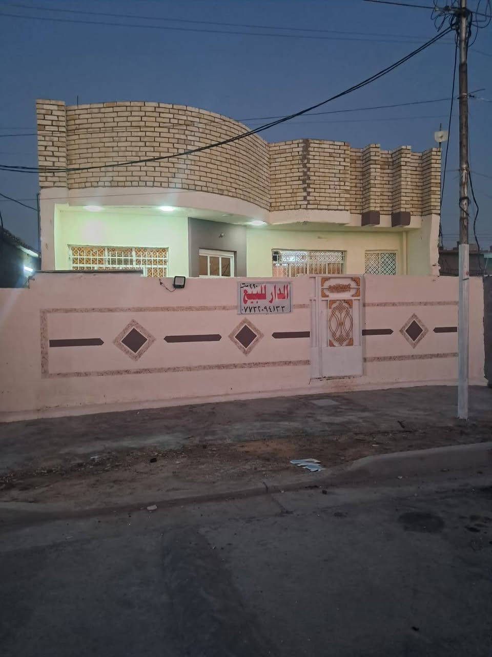 السلام عليكم منزل للبيع تحتوي على غرفتين نوم وصالة ومطبخ واستقبال 
مكان راءسه معلمين المشتل
سعر 80وبي مجال مشمول بل تطويب 
رقم الهاتف ***********للا ستفسار غير متواجد على فيسبوك
