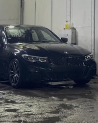 للبيع Bmw 330i  وارد امريكي  ٤ قطع  ماشية ٥٩٠٠٠ كيلو  داخل احمر  مابيه...