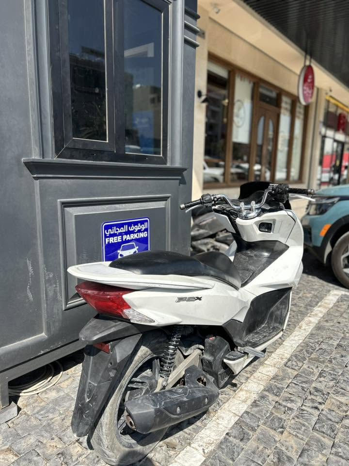 سلام عليكم pcx للبيع جيل ثاني ياباني اصلي 

لـون ابيـض صدفـي 

محرك125 cc دراجه بحاله الوكاله جديده كلش ماشيه كلاثينات  جاهزه دراجه كل نقص ما بيها 

جامة طويله 
حساس ستان 
حساس زدحام 
كاسحه اصليه 
دراجه مكفوله 
العنوان بغداد سعر 1550 شراي اتصل ودلل***********
