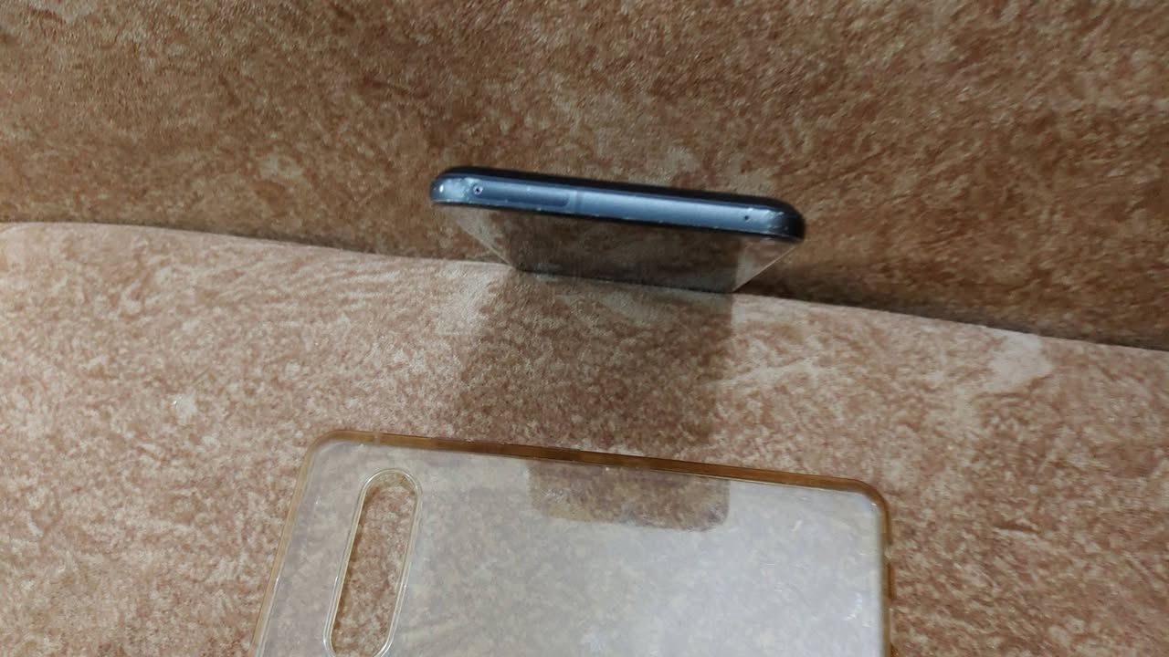 هاتف من شركة LG 
LG V60   مواصات عاليه 
السعر   240 الف 
الجهاز نسخه يابانيه بمواصفات عملاقه شاشه   p اولد  شحن سريع سلكي ولاسلكي معالج سناب دركن  865  90 فريم 
كامرات اتصور 8k  
التخزين   128  على 8  
شريحه ورام   
للتواصل  ***********  وات ساب او اتصال 
يوجد توصيل عام
