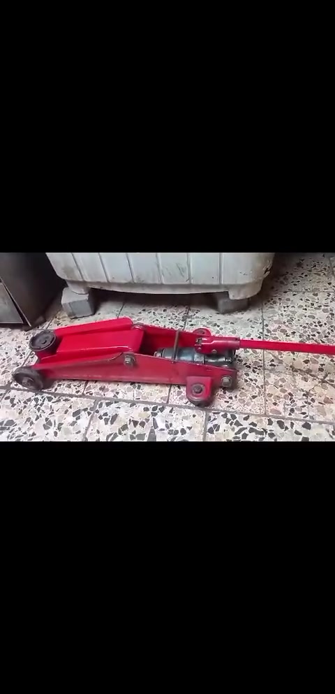 ⭕ يوجد توصيل لكافه المحافظات

جك عربانه 3 طن مال مؤسسه القديم باب الاول الاصلي شغال وعل الفحص خالي من اي نظوح شرط الشغل السعر 60 الف
***********
