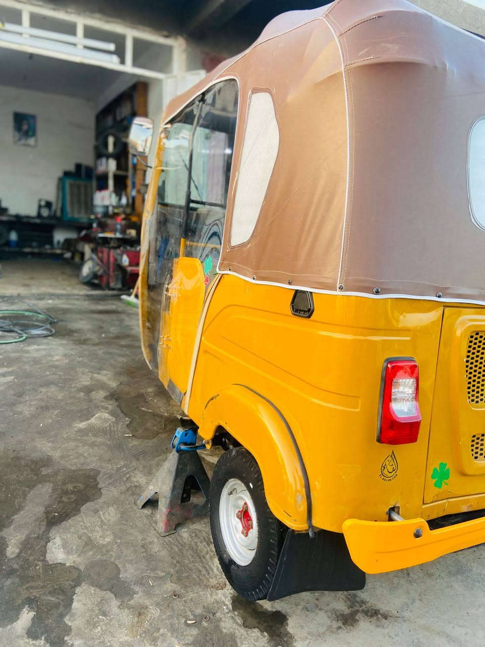 السلام عليكم تكتك 21 رقم وسنويه تكتك كفاله غير شبر يم بكلايت صبغ مكينه فقط بوشه وبستم مرة وحده تكتك مال  جناي ترأي حلو مكاني حي طارق القديم سعر 7500وبيها مجال حك جيه ‏‪***********‬‏
