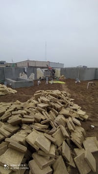 فيديو يوضح سرعة ودقة الونج مالتنا في رفع المواد للأدوار العليا بدون تع...