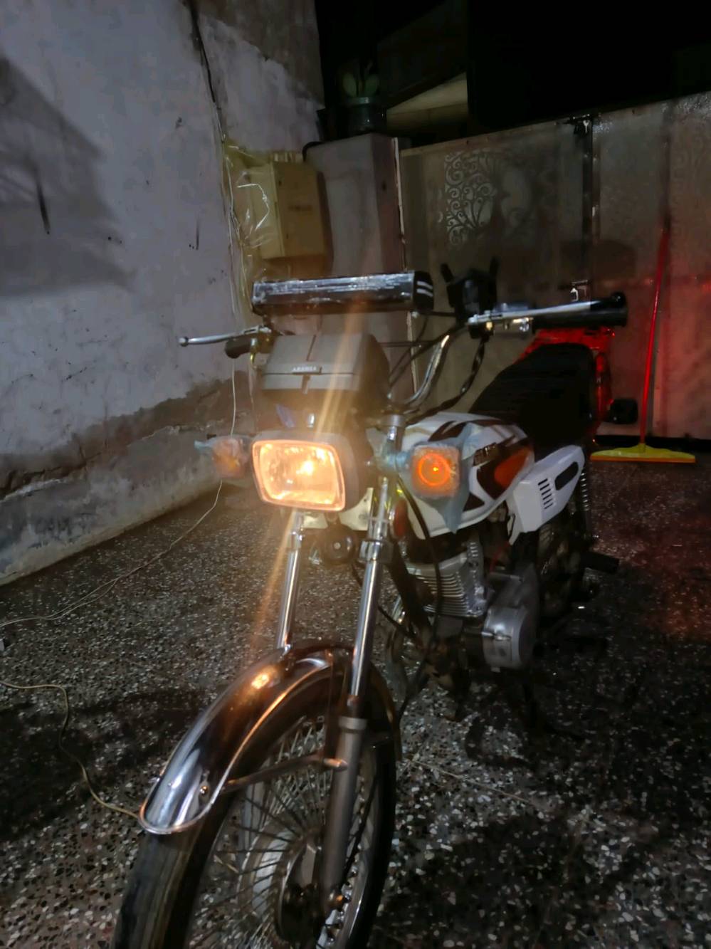 سلام عليكم شباب دراجه ايراني 🇮🇷نوع تايكر اربعه كير موديل 21كهربائياة كلها شغاله نكره هندر دبلات كلها شغاله دراجه حلوه ونضيفه مكاني بغداد الجديده متوفر واتساب 