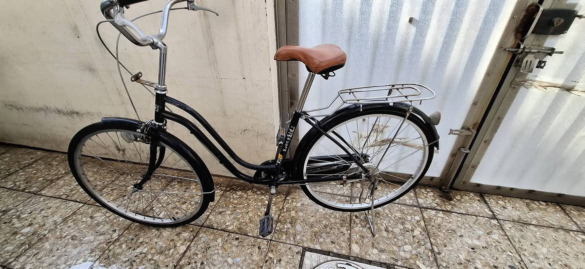 بايسكل بناتي Switch للبيع 
حجم 26
لون اسود⚫️
ويلات و تيرات جديد 
السعر: ٦٠ الف
للاستفسار: ***********
