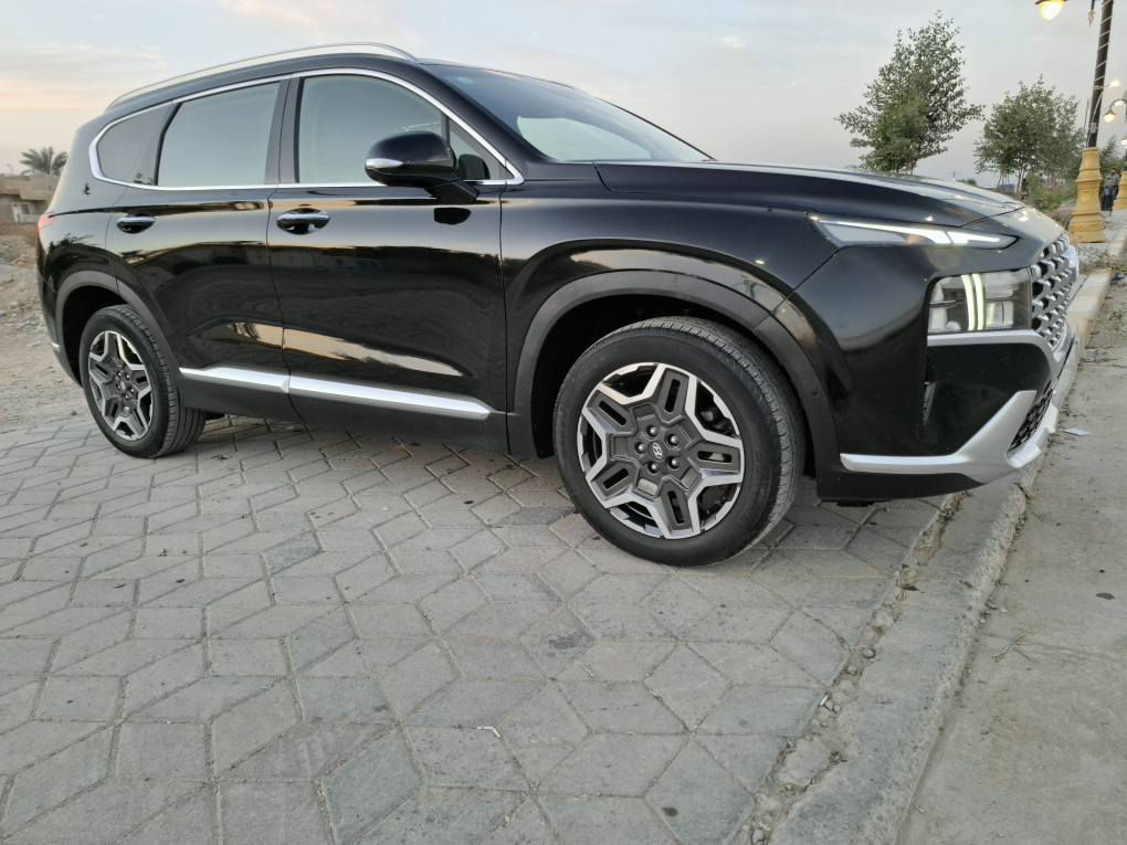 هيونداي سنتافي ليميتيد .2023
HYUNDAI SANTA FE LIMITED 
سنتافي  لمتد فول ١/١ رقم بغداد بأسمي
 بنزين حجم المحرك ٢٥٠٠ سي سي وارد امريكي ضررها بنيد وجاملغ ايمن ومكفوله شواصي ولغود 
 ماشية ٤٤ الف 
رقم الهاتف *********** // ***********  
المواصفات:-
١- مفتاح ذكي بصمة + التشغيل عن بعد .
٢- نظام اوتو بارك / تقديم و ترجيع السيارة بالمفتاح الذكي والتوقف الذاتي بدون سائق
٣- كير بنظام الازار المنفصلة الاصدار الجديد ( بيانو)
٣- كير ماوس ثانوي لأوضاع القيادة / Drive Mode 
‏Comfort - Smart - Sport 
٤- نظام HTRAC الحديث 
٥- بنوراما فتحة سقف.
٦- هاند بريك بصمة 
‏٧ - Auto Hold  أوتو هولد
٨- خاصية ISOFIX   ايزو فكس قفل الاطفال
٩- نظام مانع الانزلاق
١٠ - نظام نزول المنحدرات.
١١ - نظام اطفاء المحرك (A) ذاتيا في الازدحامات لتوفير الوقود
١٢- شاشة تدعم Apple Car play و Android وبلوتوث مدمج والأوامر الصوتية
١٣- الداشبورد الكتروني بانماط متغيرة حسب وضعية القيادة
١٤- الشاشة الوسطية حجم كبير ١٢ انج مع دعم الملاحة بالخرائط GPS وبوصلة للاتجاهات
١٥- شاحن هاتف wireless
١٦-  مخارج شحن USB وتشغيل الميديا
١٧- منافذ للطاقة كهرباء 12فولت ومنفذ 110 فولت
١٨-  المرايا الجانبية قابلة للطي + نقطة عمياء + هيتر + اشارات
١٩- مرايا جانبية بخاصية الترحيب والفتح عند الاقتراب والاضاءة في الضلام
٢٠-  الصندوق كهربائي ذكي يفتح عند الاقتراب
٢١- حساسات ضغط الاطارات 
٢٢- حساسات أمامية / جانبية /خلفية
٢٣-  كامرة اضافية لتقنية منع الخروج عن المسار
٢٤- ميزة التوقف الذاتي للمركبة منعا للاصطدام عند القيادة او الرجوع
٢٥-  المركبة تعيد نفسها للمسار الصحيح عند عدم الانتباه
٢٦- لايت زينون رباعي العدسات بتقنية High Beam الانارة الذكية + LED  نهاري 
٢٧- بك لايت LED مميز مدعوم بتقنية ضد الضباب لاوضح رؤية للمركبة
٢٨- خاصية دعم الكاميرات عند تشغيل الإشارة الجانبية لرؤية الزوايا العمياء
٢٩- كاميرا دوارة 3D تفاعلية متعددة الاوضاع
٣٠- اضاءة داخلية LED تقنية Ambient Light متعددة الالوان 
٣١- مرآة داخلية بخاصية التعتيم الذاتي 
٣٢- سستم صوت هارمن كاردن 10 سماعات محيطية مع دمام وتويترز 
٣٣-  نظام القيادة الذاتي الذكي في الشوارع المخططة 
٣٤- مثبت السرعة Cruise وميزة التباعد عن المركبات
٣٥- خاصية المايك للسائق للتحدث مع الركاب في الخلف
٣٦- حساس حراري بسقف السيارة بتحذير صوتي في حال نسيان الاطفال في المركبة
٣٧- قفل الابواب والنوافذ / خاصية عدم العبث للاطفال
٣٨- القفل المركزي للابواب وعدم الفتح عند مرور مركبة بشكل قريب من السيارة 
٣٩- مقعد السائق خاصية الخزن وميزة الخروج المريح عند الاطفاء
٤٠-  المقاعد الامامية كهرباء + تبريد + تدفئة
٤١- المقاعد الخلفية تدفئة
٤٢- الداخل جلد بلون مميز تطعيم الدواخل
٤٣- ستائر جانبية 
٤٤- ستيرنغ من الجلد حياكة مع تحكمات وميزة تدفئة المقود
٤٥- شفتات رياضية بالمقود
٤٦-  التبريد والتدفئة تحكم شاشة وتحكم يدوي ايضا
٤٧-  التبريد امامي خلفي مناخ منفصل
٤٨-بردات أبواب خلفية  وكذلك في الصندوق
٤٩- قبضات أبواب ألمنيوم مع خاصية الانارة ليلا
٥٠- حساس لمس ابواب لفتح وغلق باب السائق والراكب
٥١- ماسحات امامية حساس / تشغيل تلقائي وسرعة حسب غزارة المطر
٥٢- ماسحة خلفية حساس /  تشغيل تلقائي عند المطر
٥٣- اريل نفكيتر مدمج بتقنية التقاط بث الراديو HD
٥٤- الصندوق كهربائي ذكي يفتح عند الاقتراب بغداد, العراق
