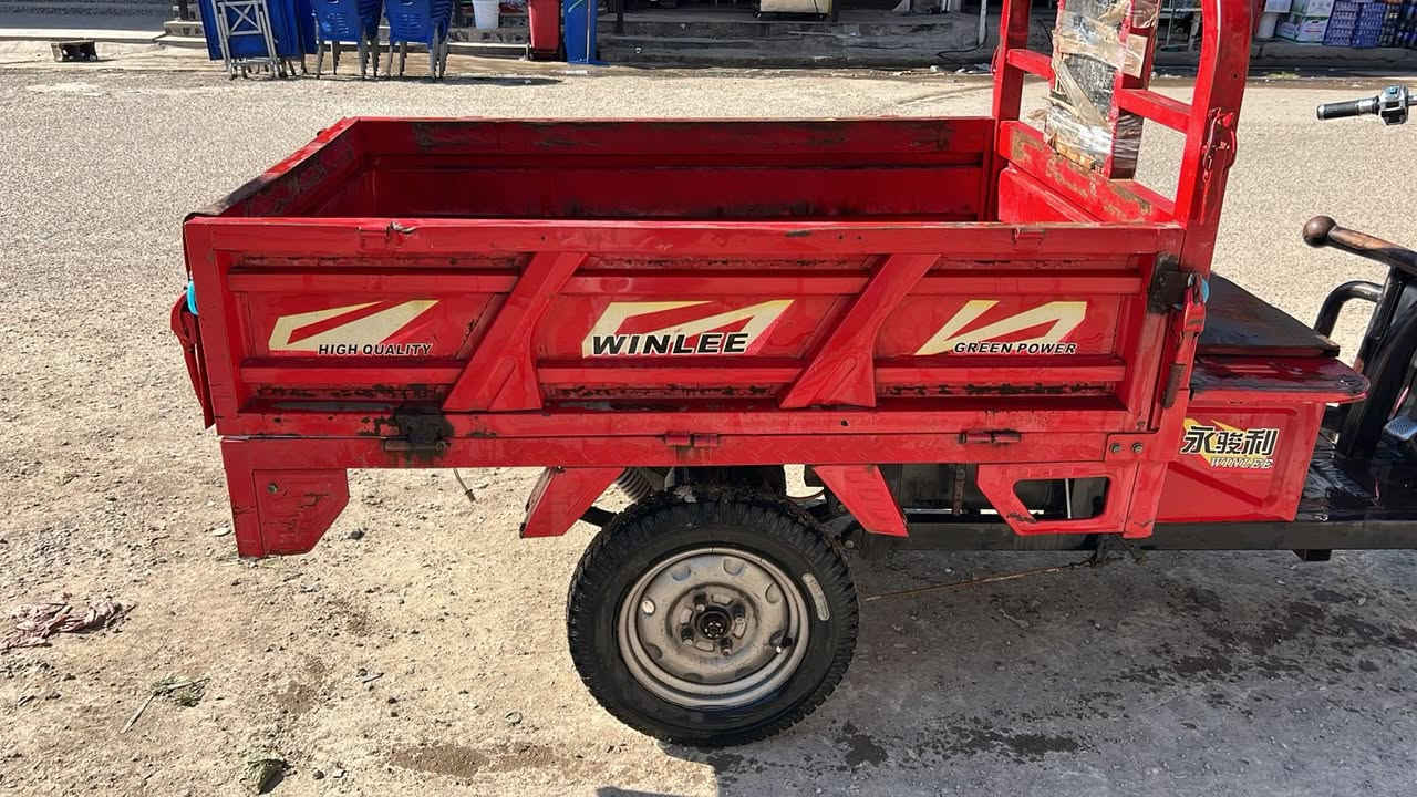 السلام عليكم ستوته شحن للبيع ستوته خير من الله باتريات جدد عقل جديد وكسل جديد بس نقصه كهربائيات مكان بغداد الغزاليه شارع 20 رقم ***********
