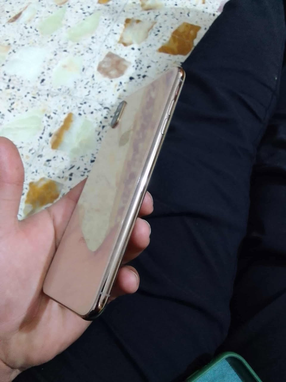 سلام عليكم ايفون اكس ماكس جديد بي بس خط صارله عندي ٣ سنوات لا مبدل ولا أي قطعه ذاكره ٢٥٦ بطاريه 80 مكان بغداد الزعفرانيه رقم هاتف ***********
