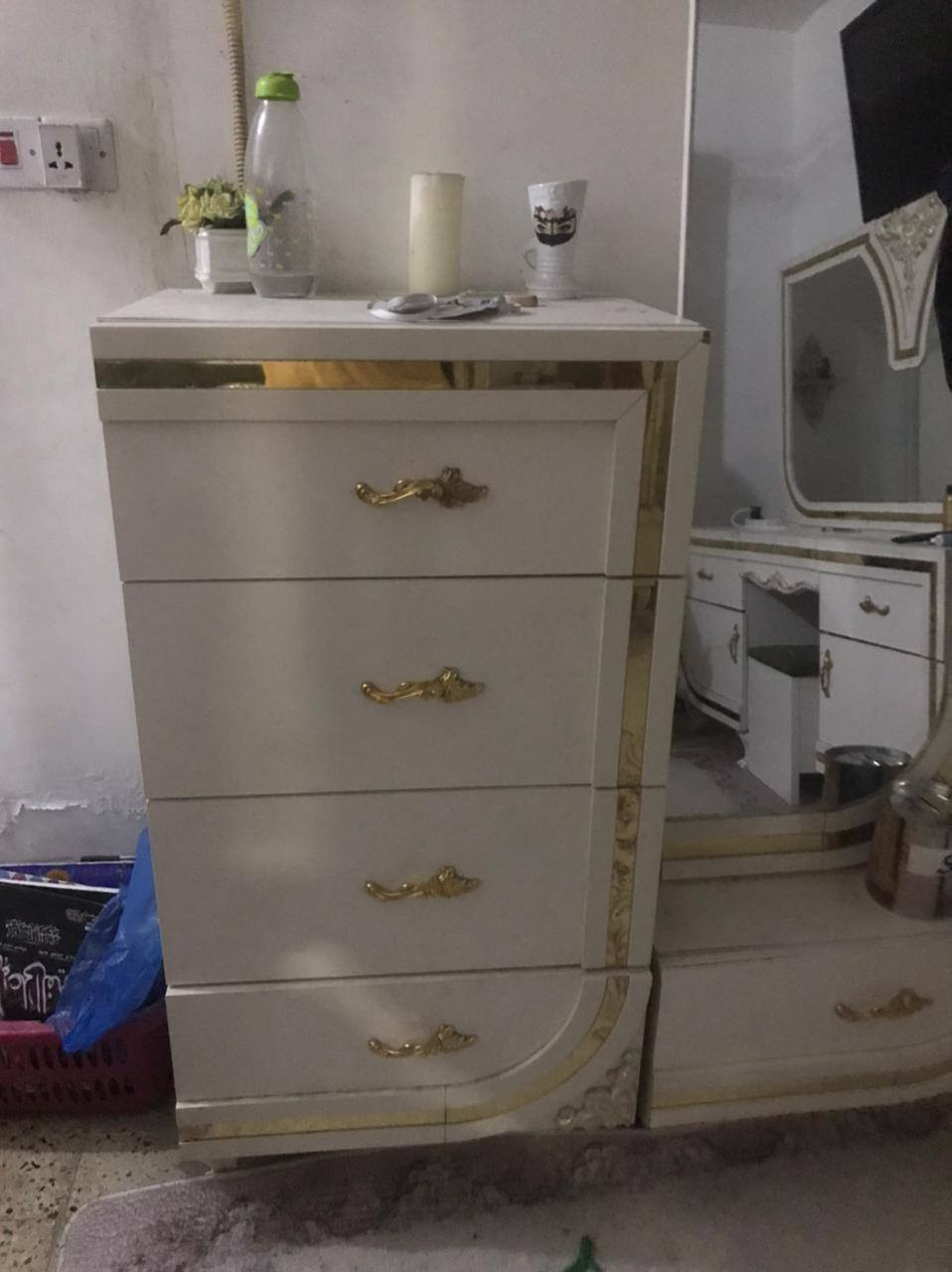 غرفه تركيه ضخمه نظيفه و مرتبه و صايره عباره عن 8 قطع السعر 750 الف للتواصل:
***********
