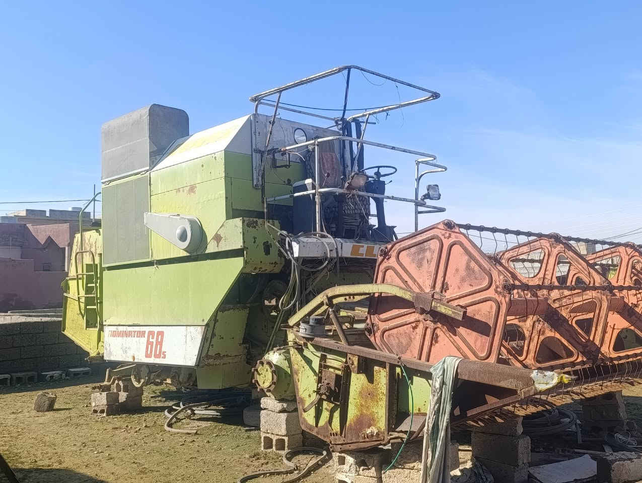 السلام عليكم للبيع حاصود كلاس موديل 89 تخم تاير جديد محرك  بيركز  العنوان كركوك الحويجة للاستفسار الاتصال علي الرقم ***********
