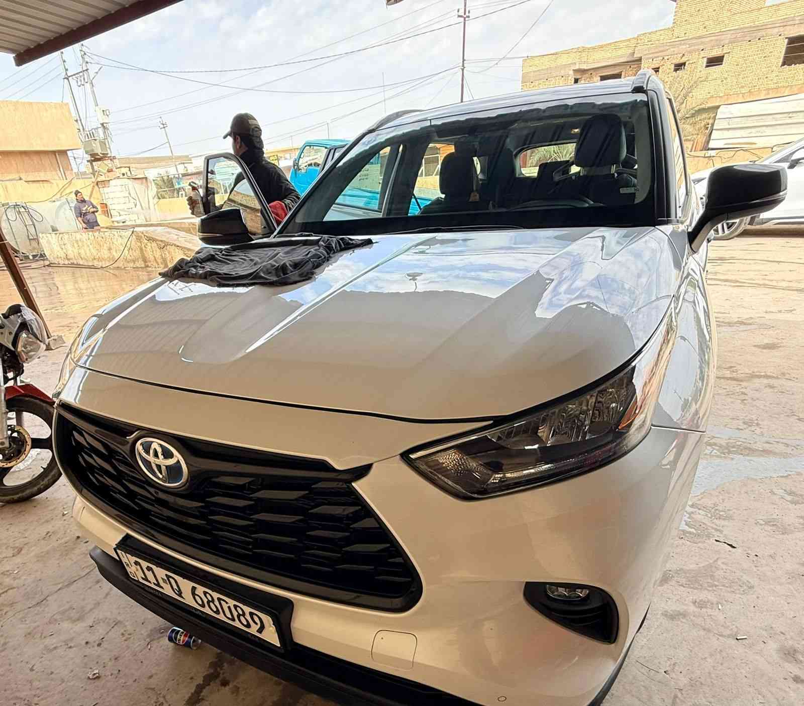 السلام عليكم
للبيع فقط واعتذر عن المراوس 
هايلاندر  موديل 2024 وكالة شركة ساز ضمان ٨ سنوات اللون ابيض صدفي بلاك ادشين فئة GLE
معروفة مواصفاتها
مكفولة كفالة عامة بحالة الوكالة ماشية ٢١ الف
للاستفسار الاتصال على الرقم 
***********   اتصال أو واتساب 
مع التقدير والاحترام للجميع
