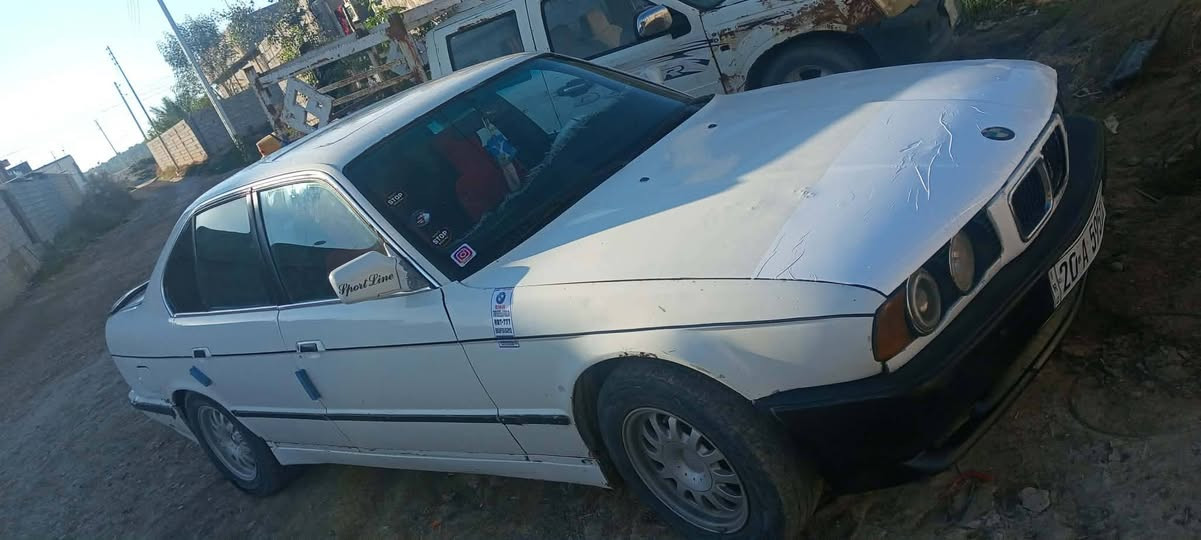 السلام عليكم
بي ام دبليو موديل ٨٩ حجم 520
مكينه كبس كير عادي
كشر ابلاد عدا الجامرلغ الأمامي صفحة السايق
 سنويه لل٣٠ شرط التحويل
 سعرها  ٣٥وبيها مجال بسيط
عنوان ديالى المقدادية
***********
