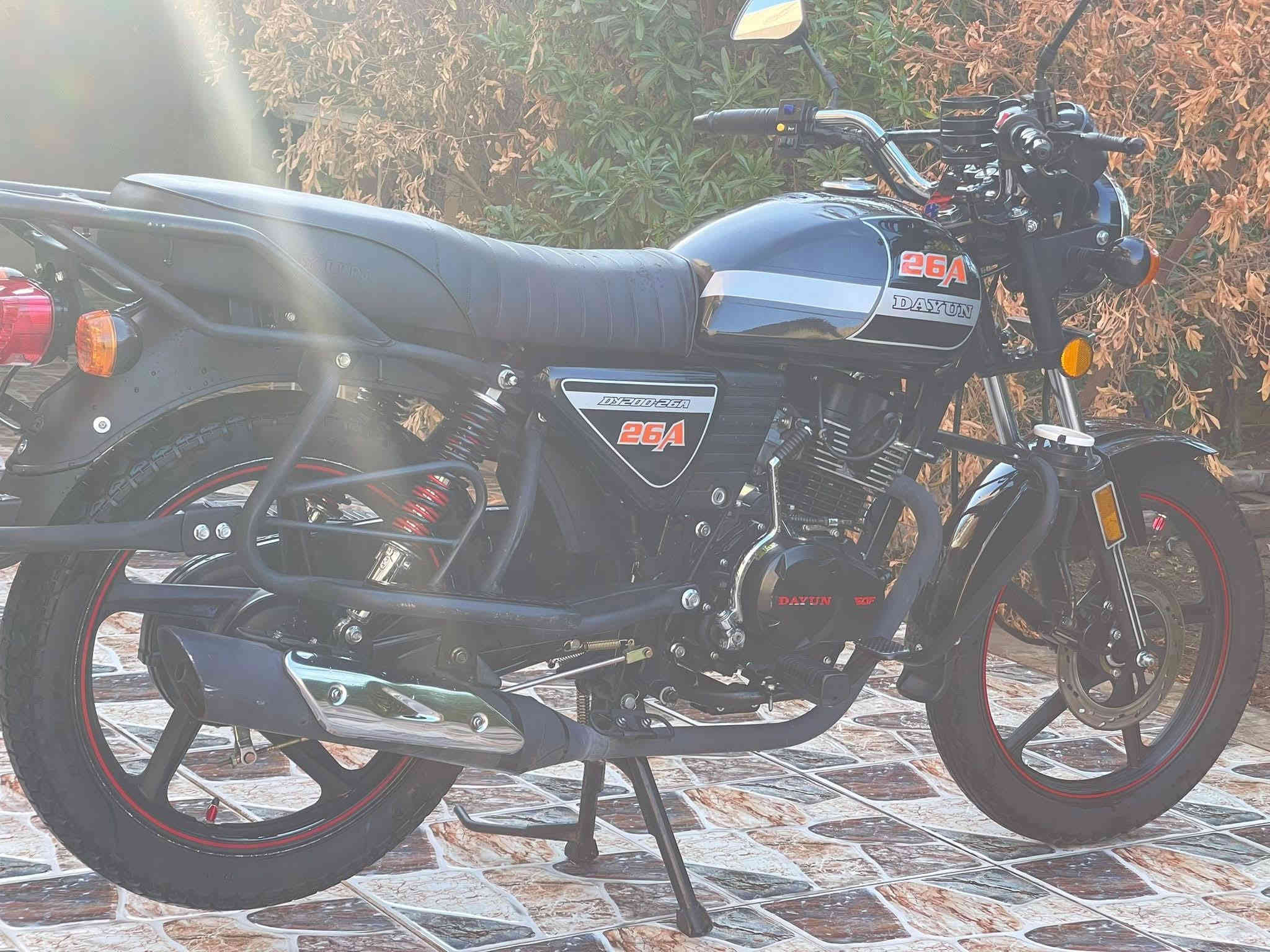 السلام عليكم دراجه دايون موديل2025 محرك 200  اخت الزيرو استخدام شخصي بلحقيقه احلى من الصور مكان ديالى ناحيه السلام للاتصال ***********
