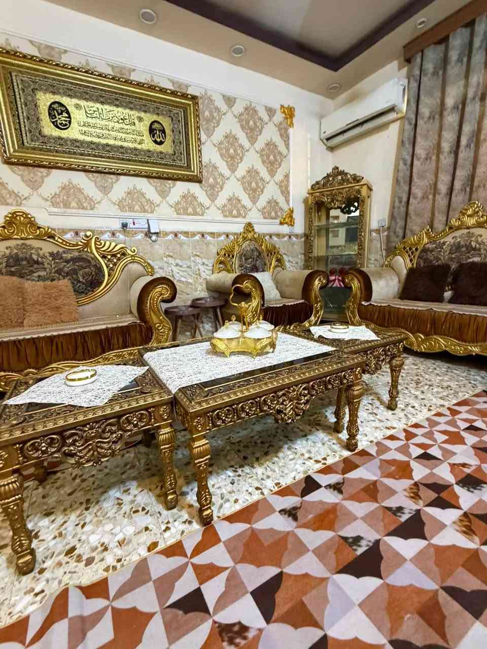 تخم13 مقعد مع طبلات وفاترينا ب700 مع الملحقات

‭***********‬

